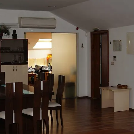 Lejlighed Spacious Loft-style In A Private Fenced Building, Close To The City Center, Equipped With All Modern Amenities