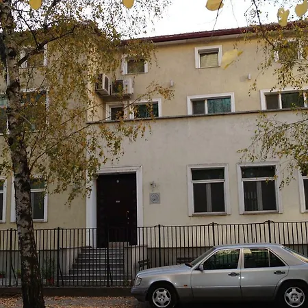 Spacious Loft-style In A Private Fenced Building, Close To The City Center, Equipped With All Modern Amenities *
