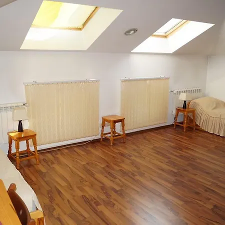 Spacious Loft-style In A Private Fenced Building, Close To The City Center, Equipped With All Modern Amenities Lejlighed